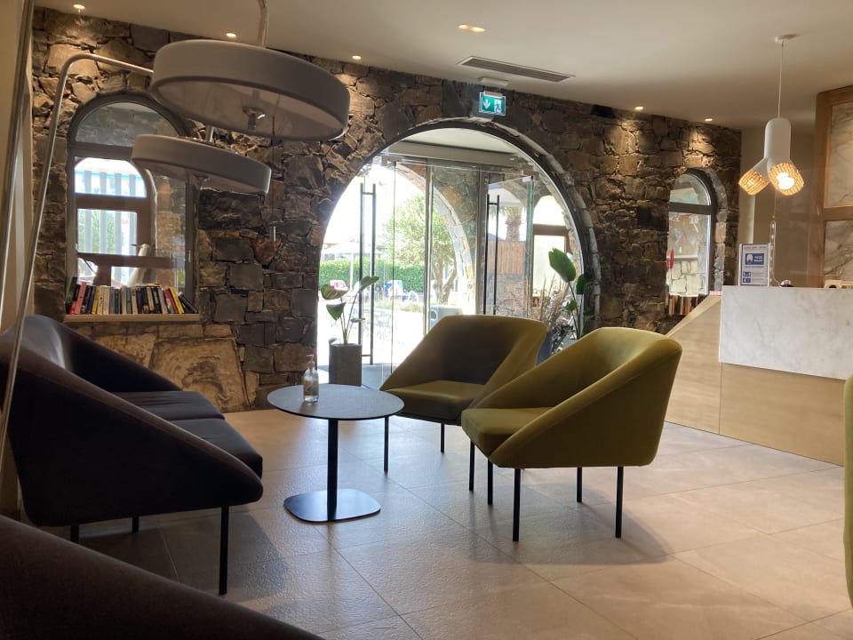 Lobby Petousis Hotel & Suites