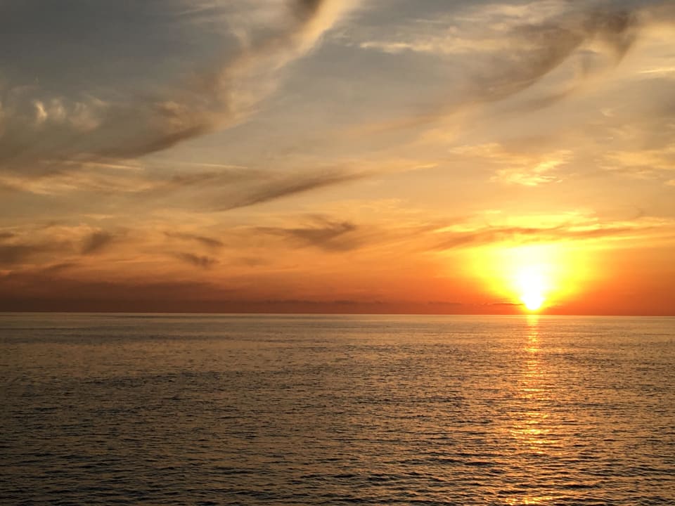 Sonnenuntergang mit Boot All inclusive Lily Beach Resort & Spa