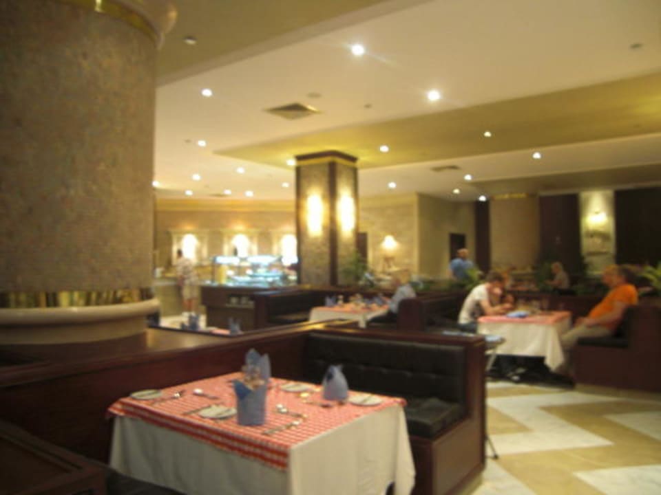 Blick ins Restaurant AMC Royal Hotel & SPA