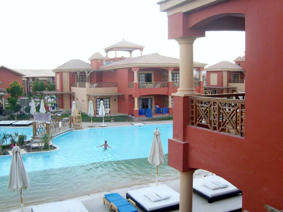 Balkonaussicht zum 400er Pool Pickalbatros Alf Leila Wa Leila Resort - Neverland Hurghada