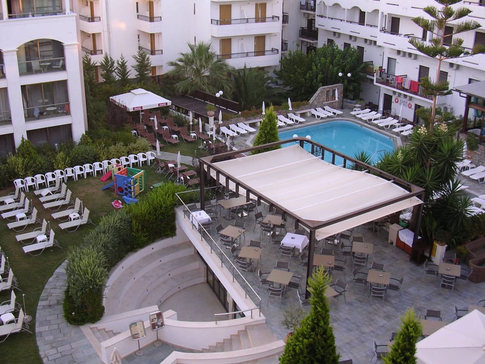 Ausblick vom Zimmer 4. Stock/ kleiner Pool/ Restaurant Albatros Spa & Resort Hotel