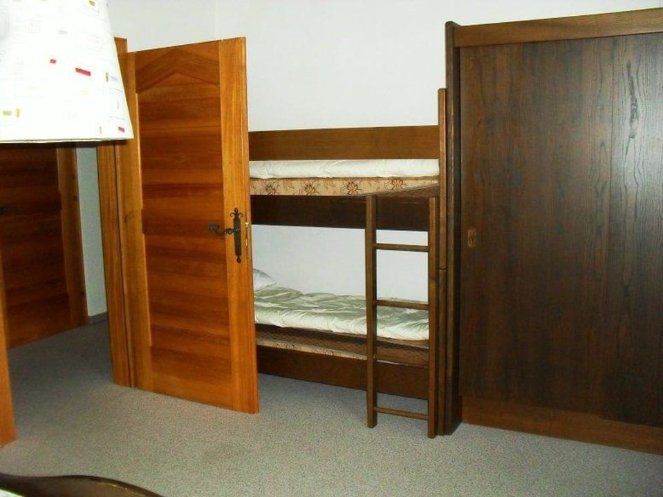 Zusätzliches Etagenbett im Schlafzimmer Pension Gaimberg