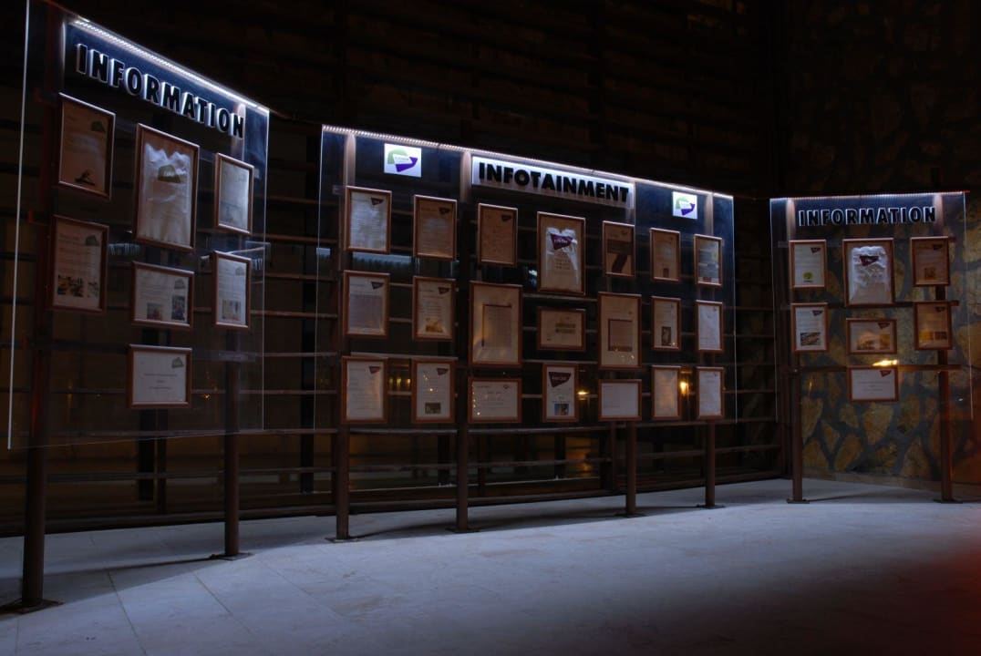 Informationstafel bei Nacht TUI BLUE Seno - Adults Only