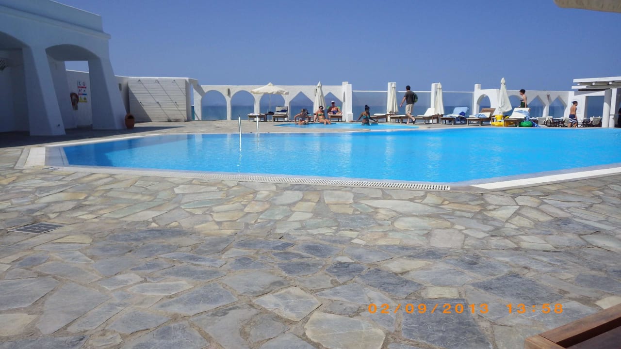 Poolbereich bei Tag Knossos Beach Bungalows Suites Resort & Spa