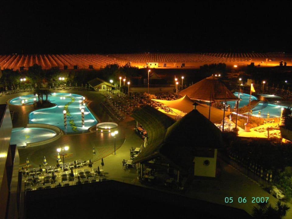 Pool und Strandblick Aparthotel Holiday