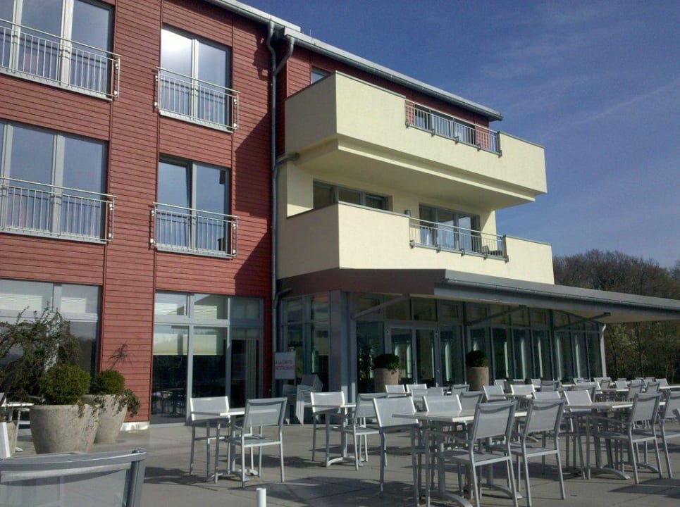 Blick von der Terrasse zum Hotel Der Seehof