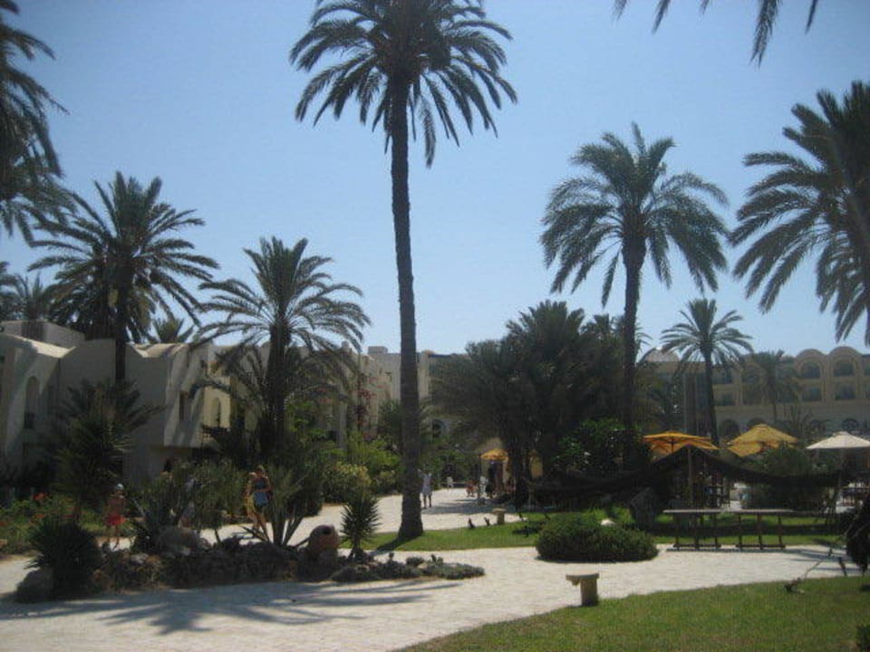 Gepflegte und schöne Gartenanlage Hotel Eden Star