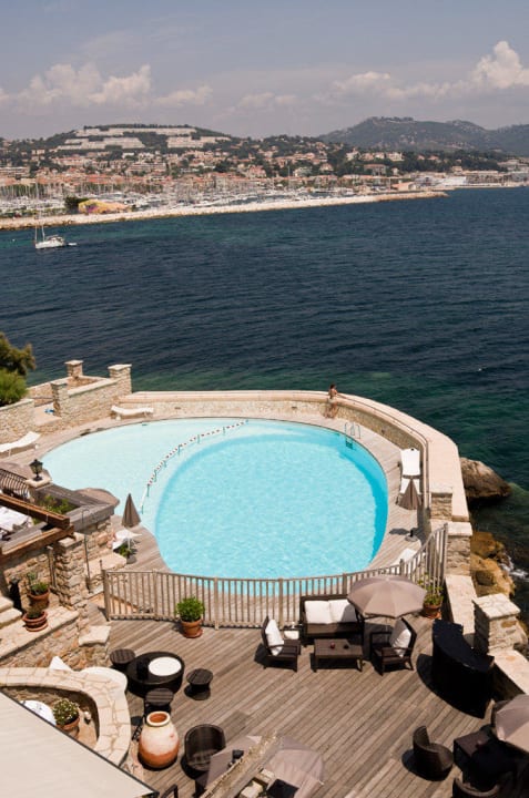Blick auf den Pool vom Zimmer Delos Hotel Ile de Bendor