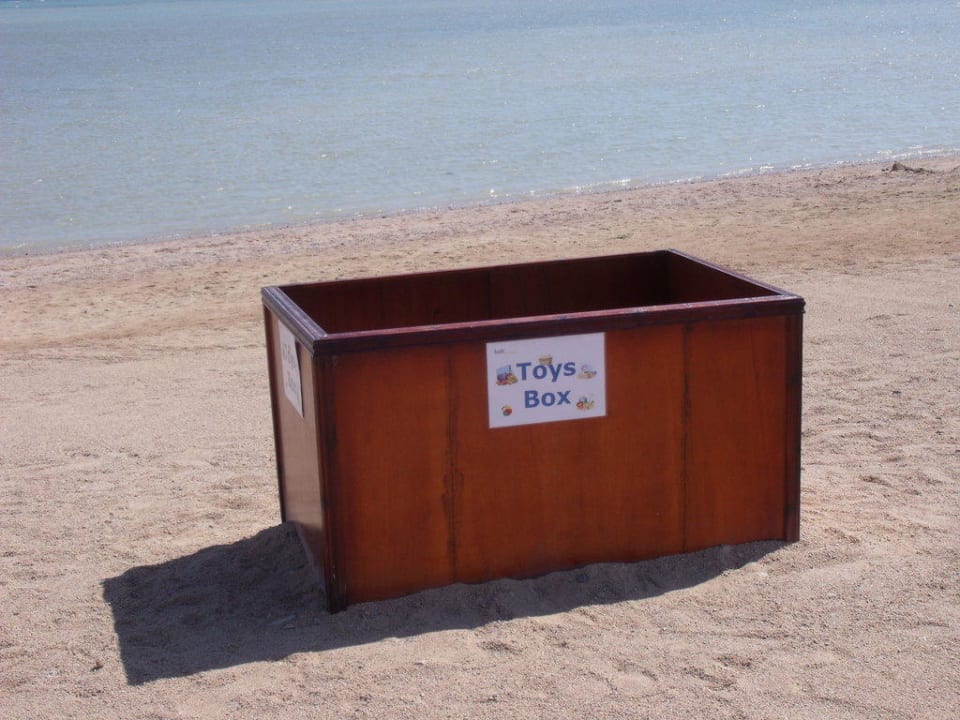 Toy box na plaży JAZ Aquamarine Resort