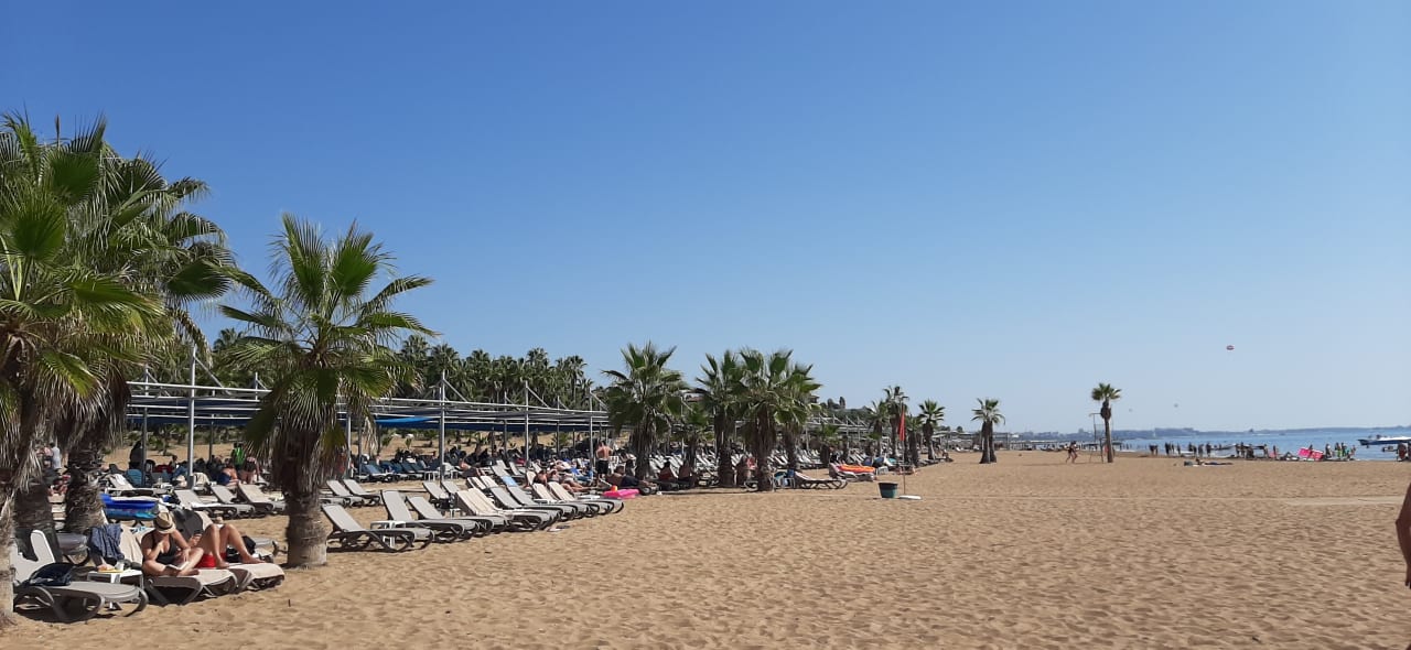 Strand Club Grand Side