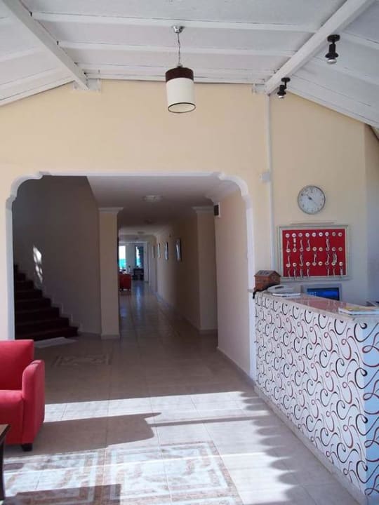 Blick vom Eingang bis zum Meer Skys Hotel