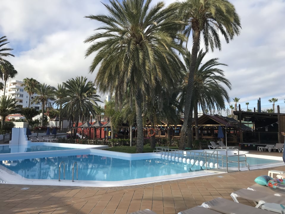 Pool HL Miraflor Suites Hotel