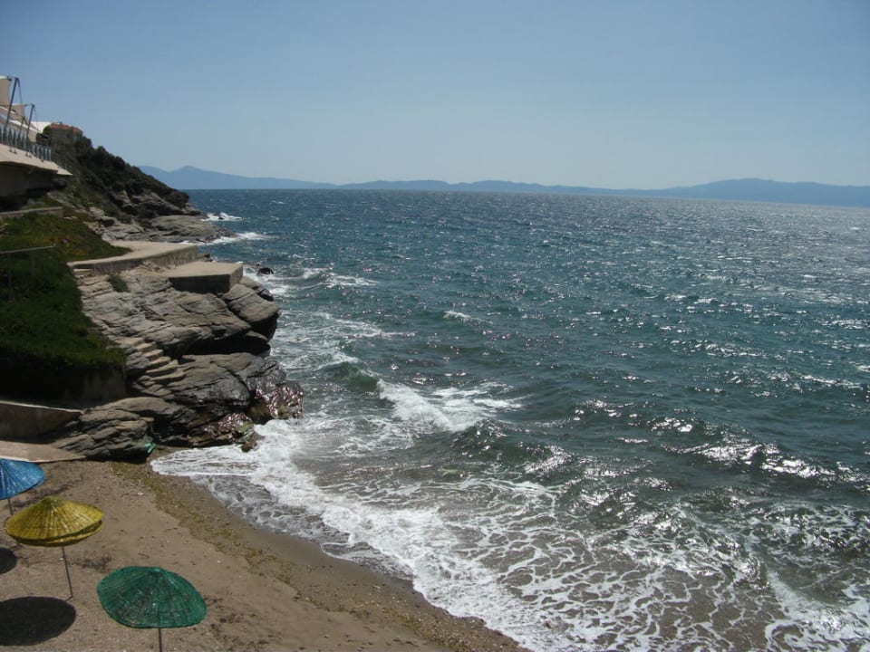 Wellen brechen Hotel Grand Efe