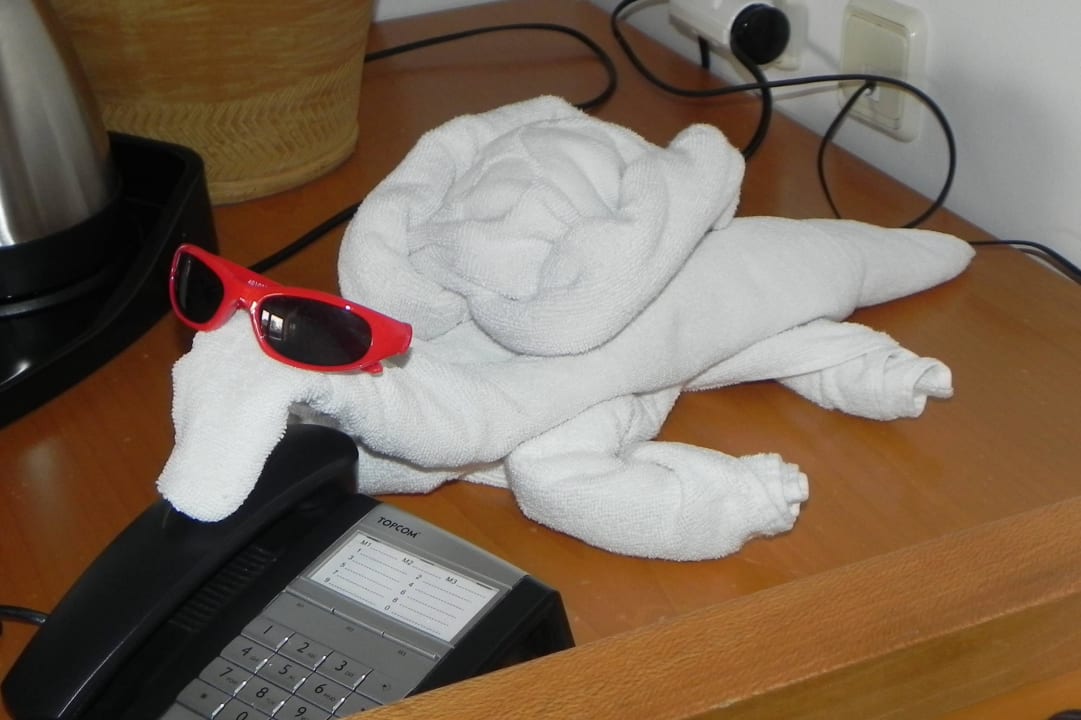 Überraschung durch das Zimmermädchen PortBlue Club Pollentia Resort & Spa