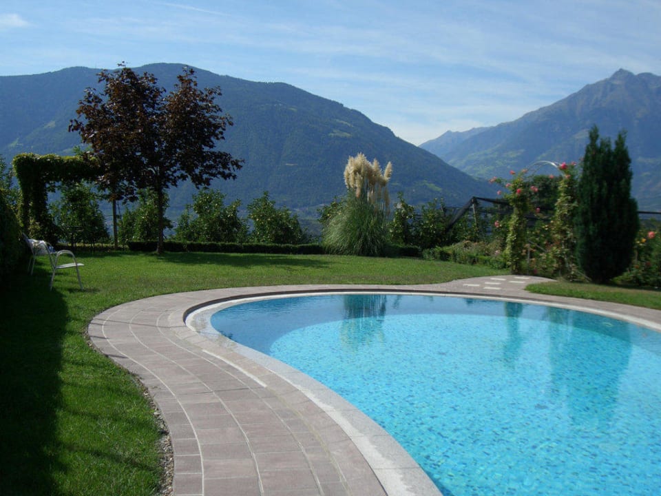 Blick vom Pool Richtung Meran Hotel Garni - Appartements Feldhof