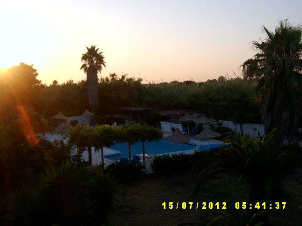 Swimmingpool am frühen Morgen Costa Angela Seaside Resort