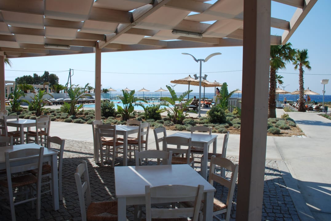 Poolbar mit leckeren Snacks Akti Palace Resort & Spa