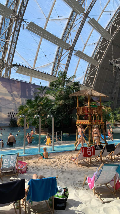 Pool Tropical Islands Resort