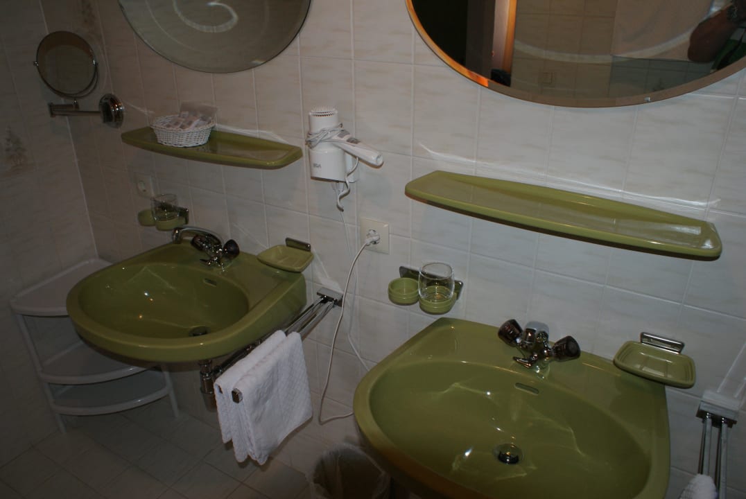 "Bad mit 2 Waschbecken" Beauty & Wellness Hotel Tirolerhof (Nauders