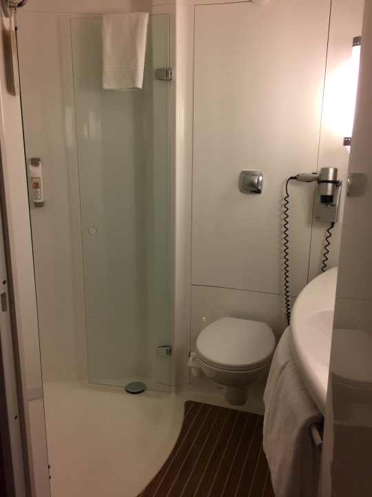 Bad WC ibis Karlsruhe Hauptbahnhof