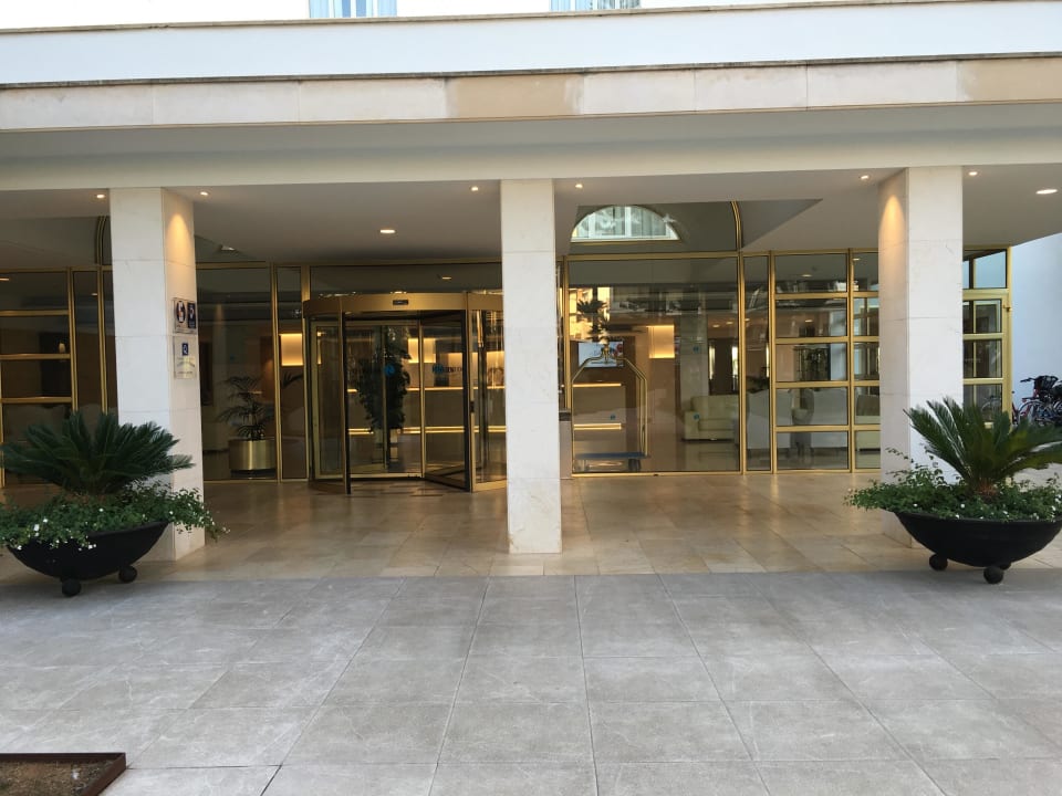 Hoteleingang CM Playa del Moro