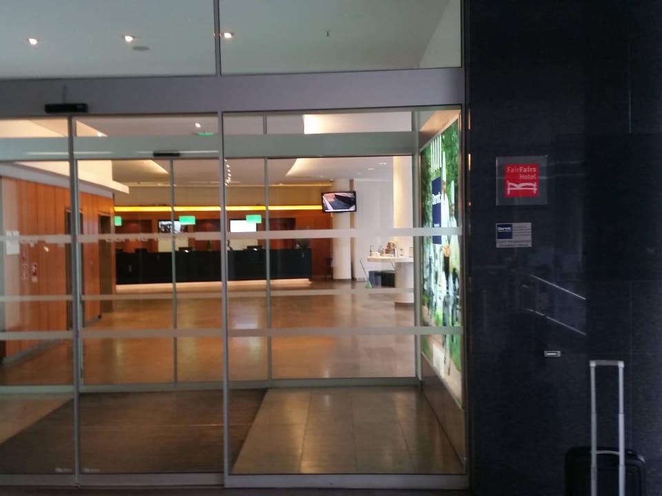 Eingangstür zum Hotel Dorint Kongresshotel Düsseldorf/Neuss