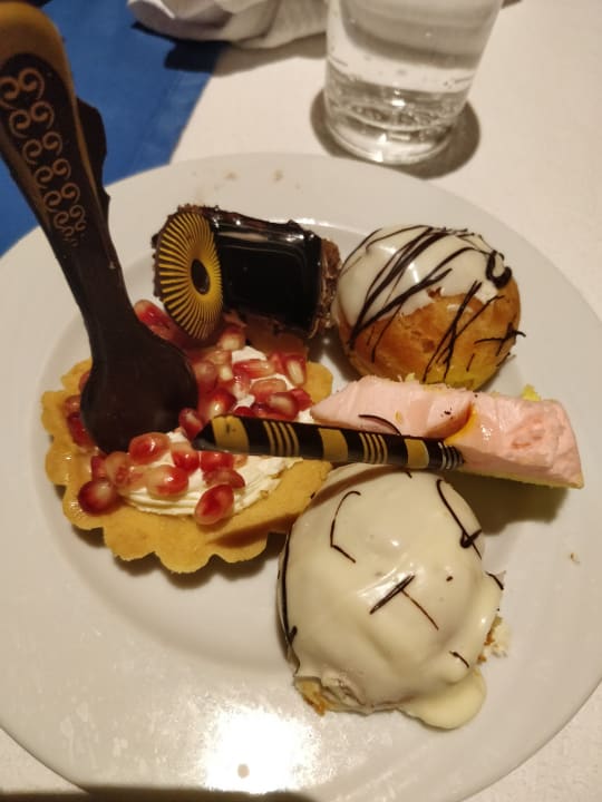 Gastro Three Corners Sea Beach Resort