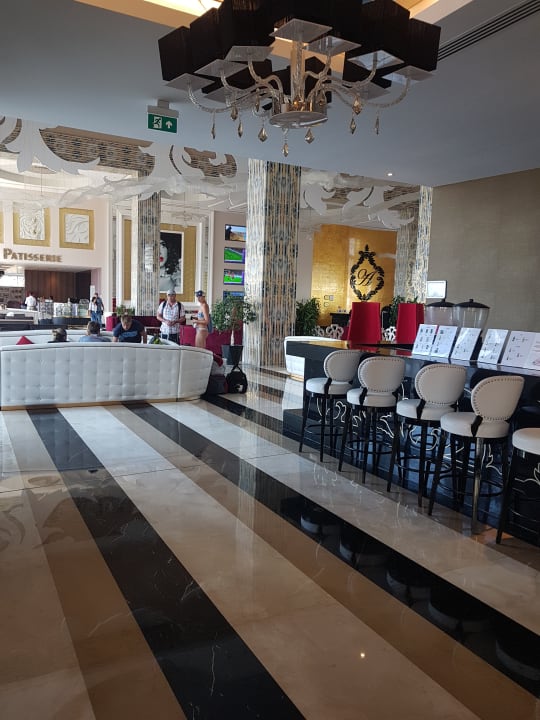 Lobby Azura Deluxe Resort & Spa Hotel