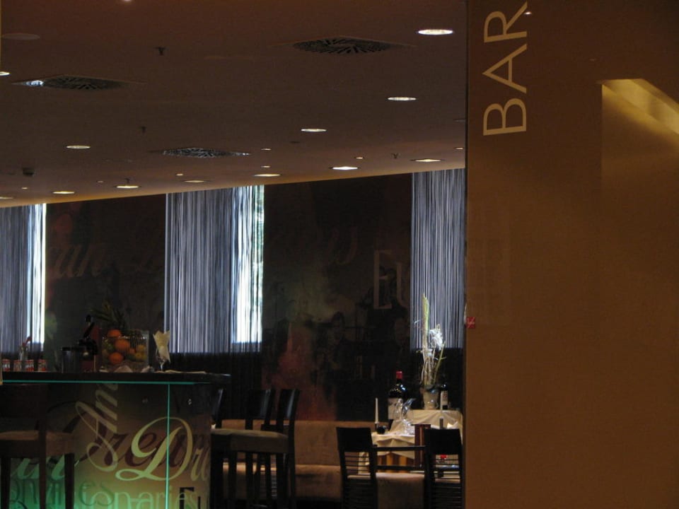 Die Bar vom Eingang aus Austria Trend Hotel Savoyen Vienna