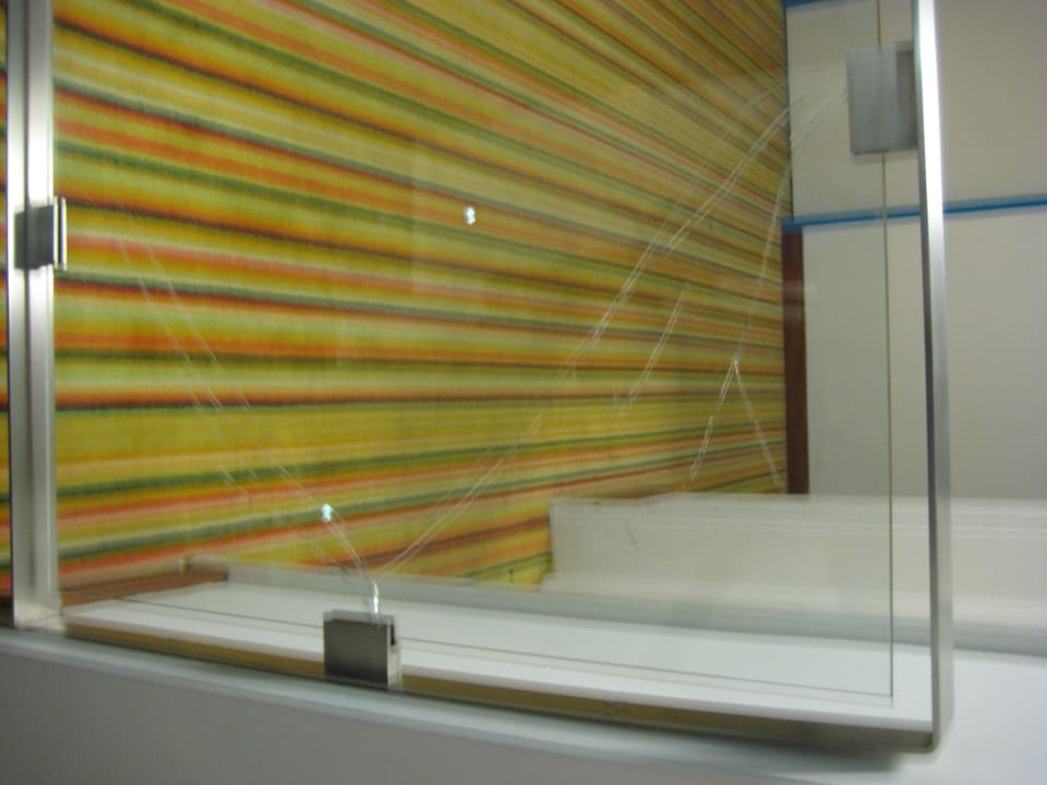 Zerbrochene Glasscheibe 3. Stock Hotel Saboia