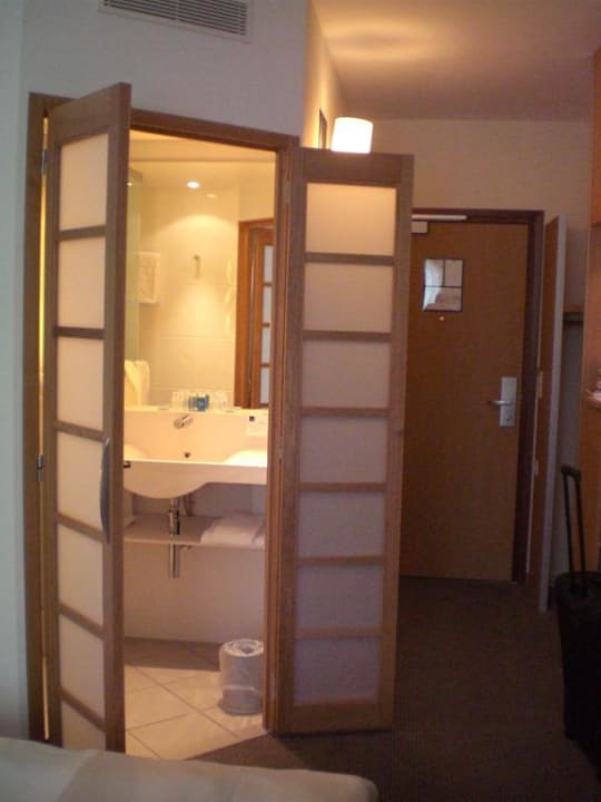 Blick ins Bad Hotel Novotel Luxembourg Centre