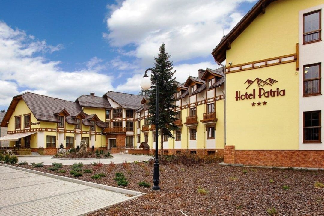 Widok z parkingu Hotel Premium Wisła Patria