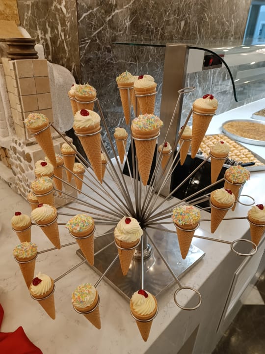 Gastro Royal Atlantis Beach Hotel