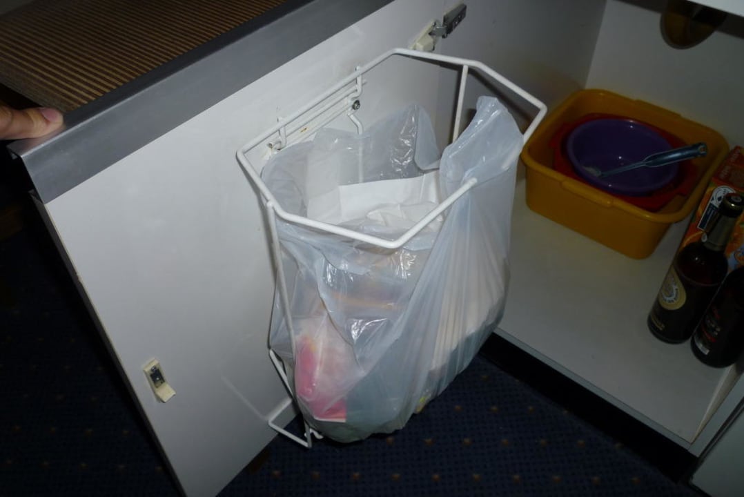 Mülleimer in der Küche Hotel Sonnenhügel