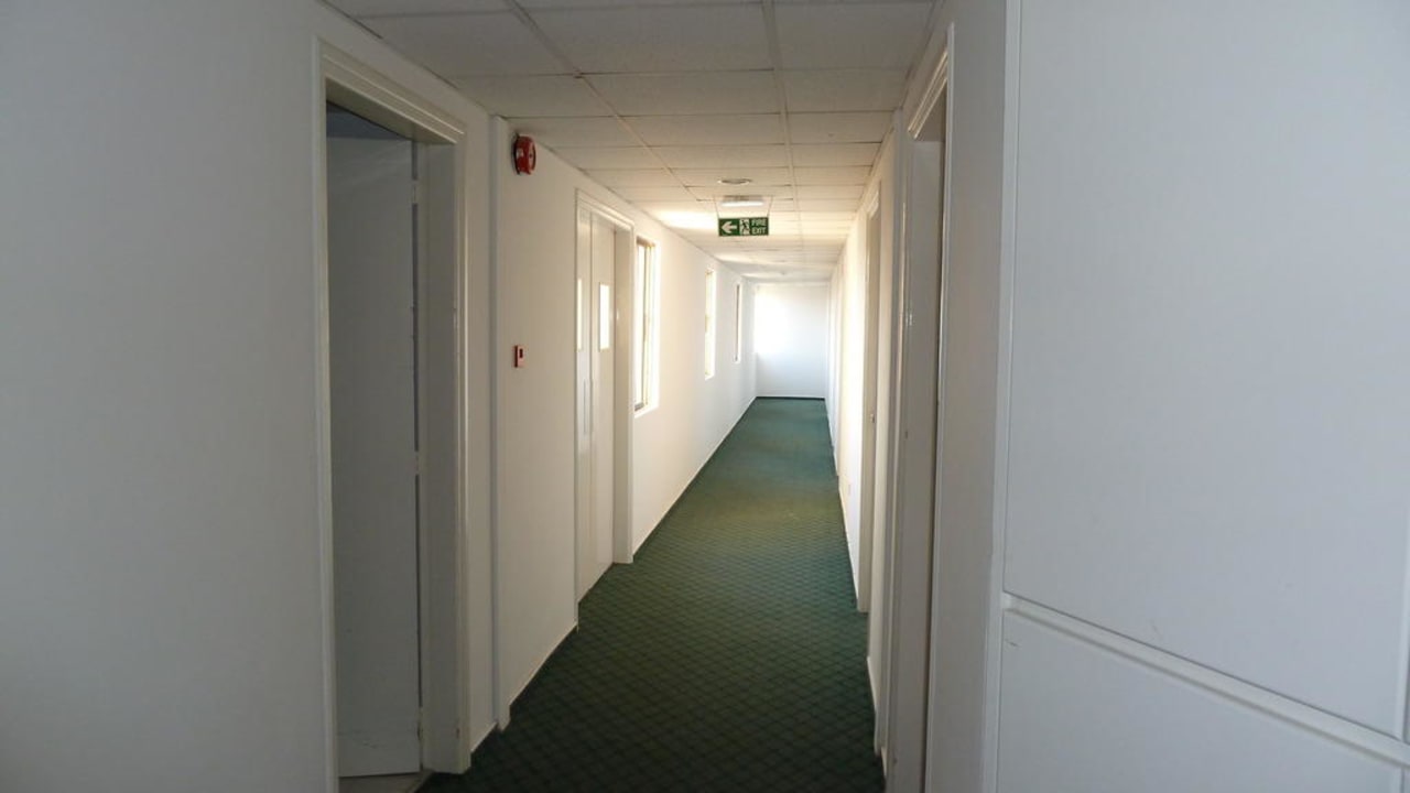 Flur zum Zimmer Crystal Springs Beach Hotel