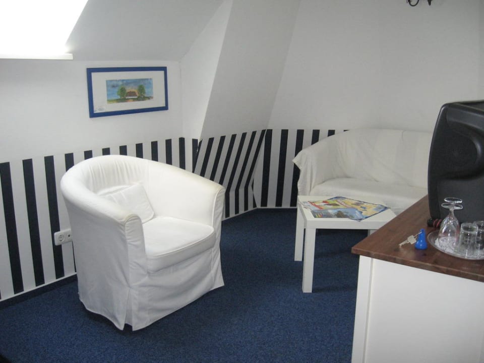 Die Wohnecke mit Sofa und Sessel Hotel Seeburg