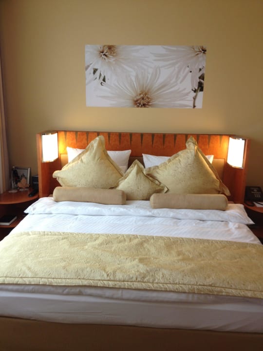 Schlafzimmer - sehr gutes Bett Hilton Munich Airport
