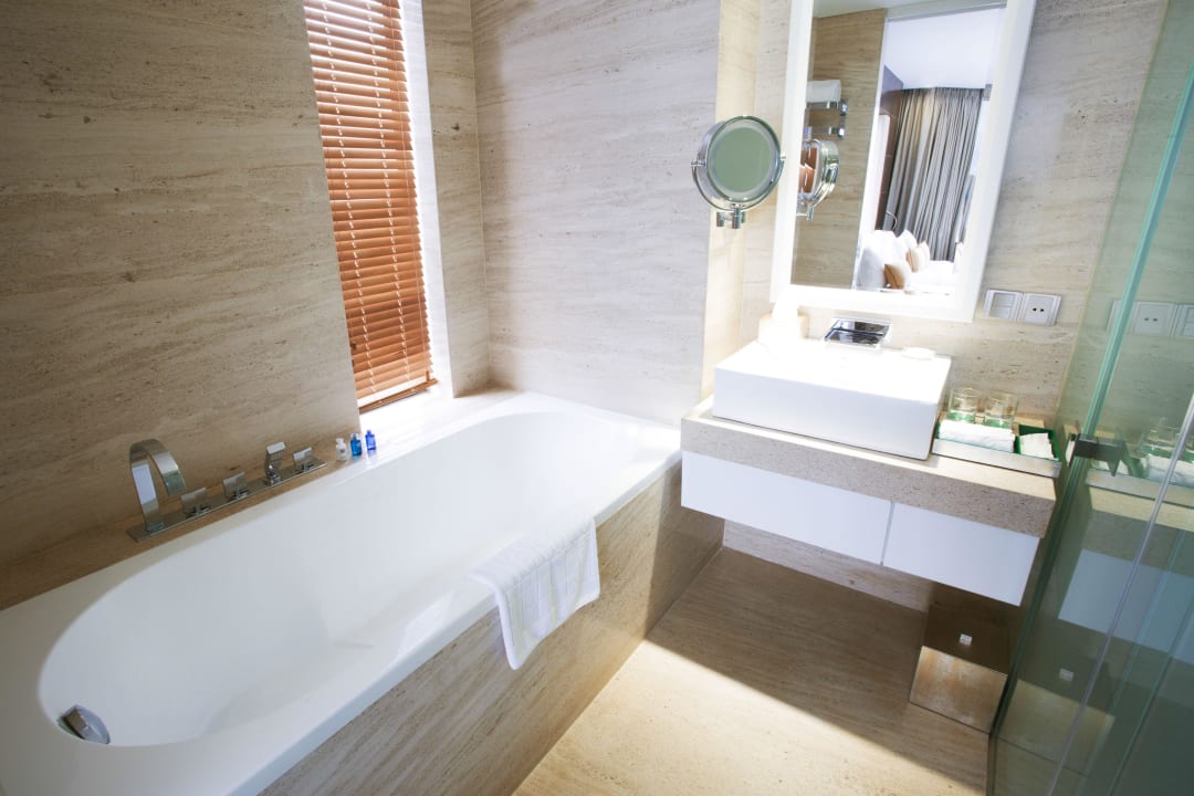 Studio Spa Suite Beachfront Holiday Beach Danang Hotel & Resort