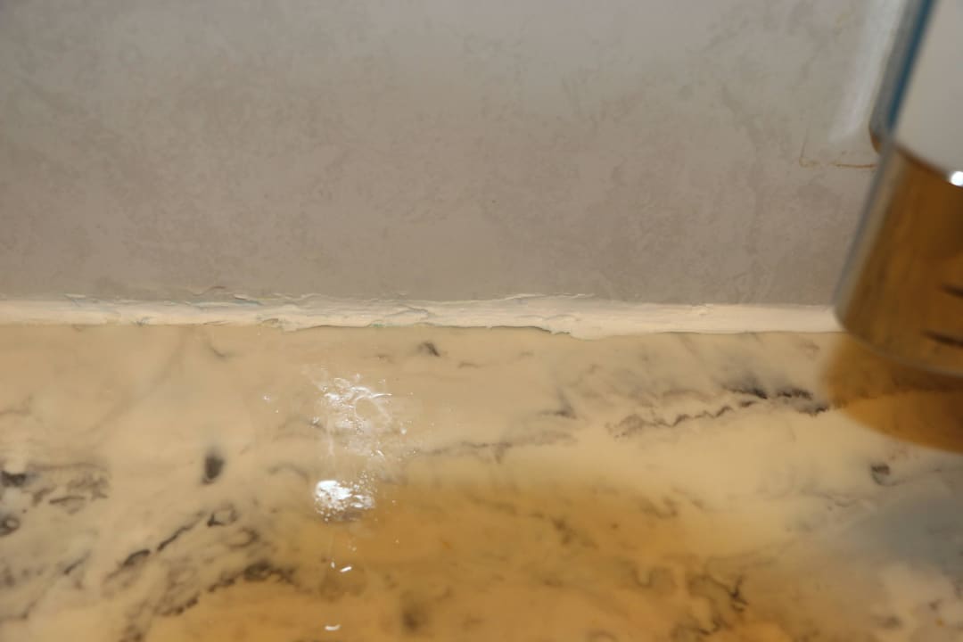 Handwaschbecken schlecht mit Silikon verklebt Hotel 17 Seen