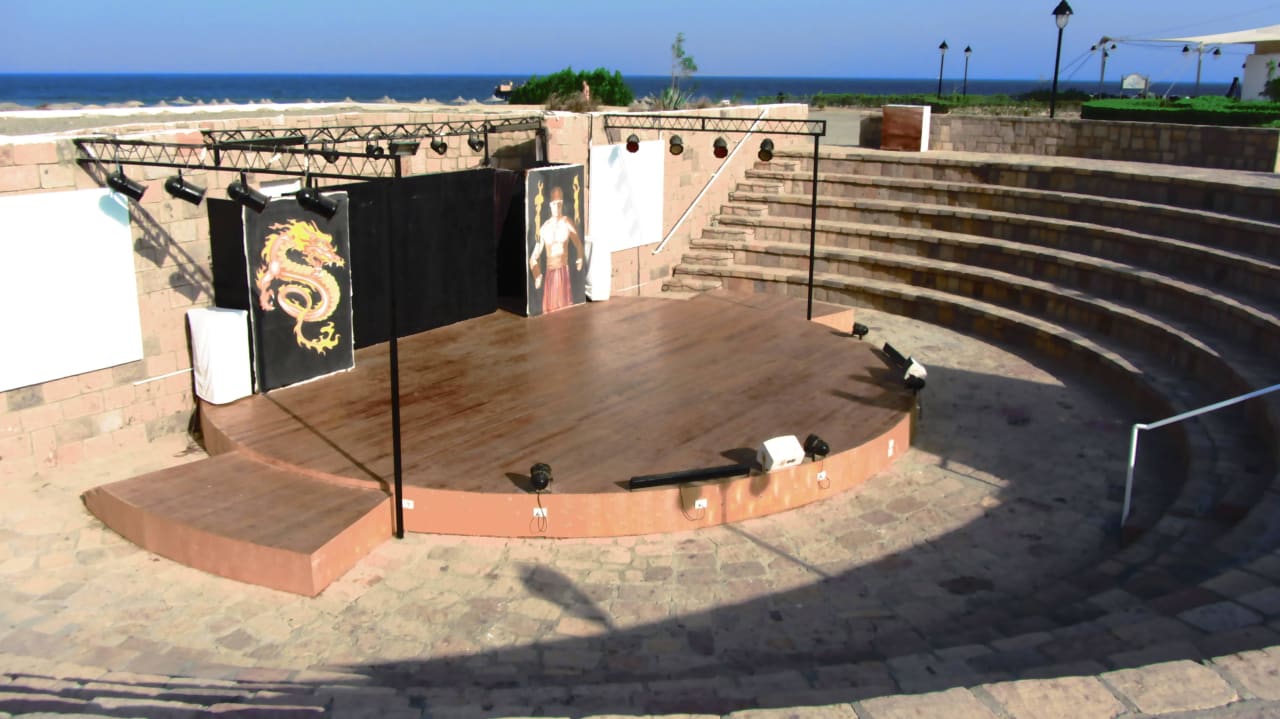Theater bei Tag Hotel Gorgonia Beach Resort