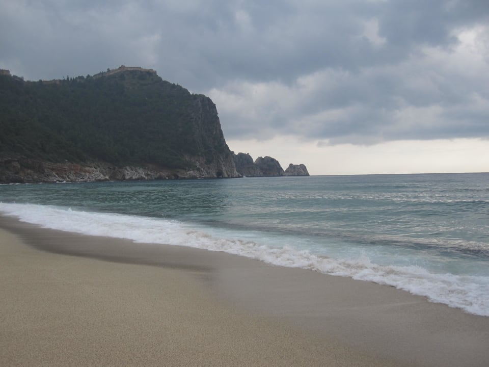 Der Strand Anfang Maerz Hotel Aslan City Kleopatra