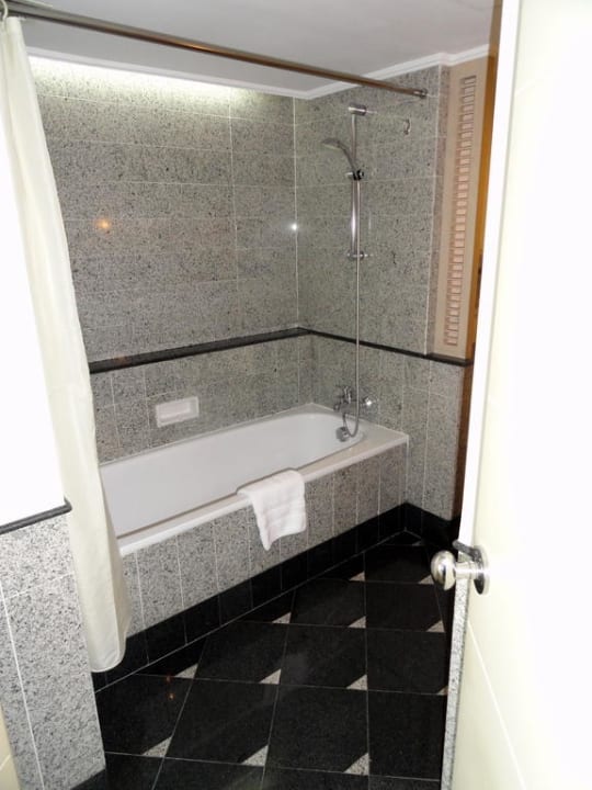 Blick ins Badezimmer Hotel Sofitel Plaza