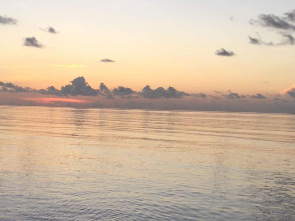 Sonnenuntergang Kuredu Island Resort & Spa
