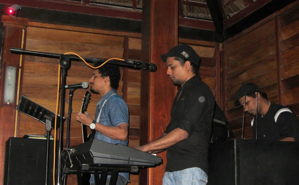 Life-Musik in Beachbar Adaaran Club Rannalhi - All Inclusive