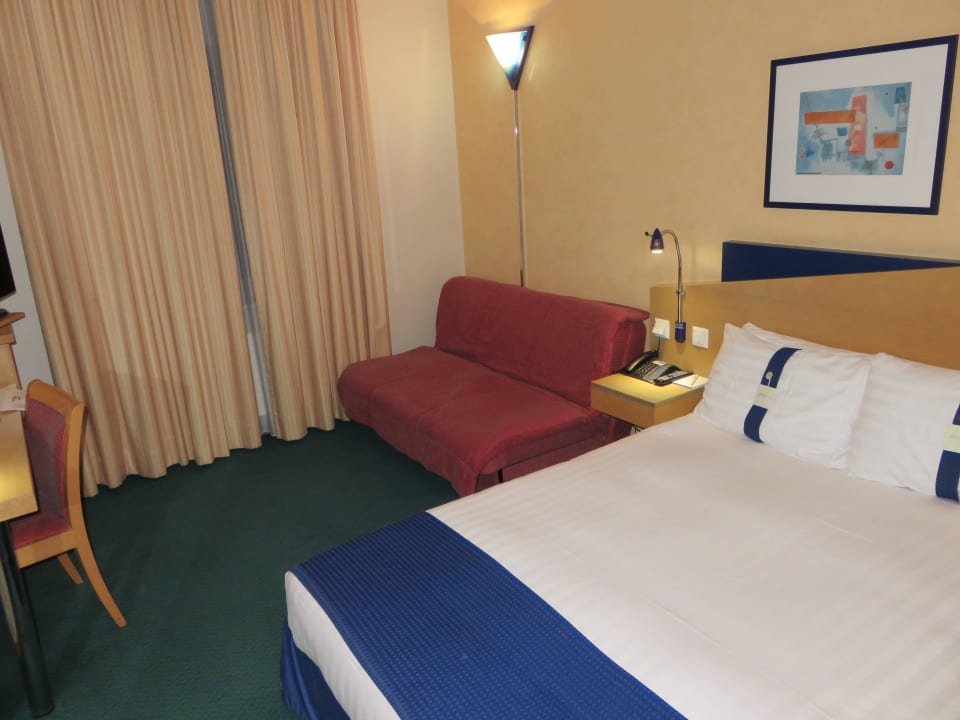 Standard Doppelzimmer #216 Holiday Inn Express Genf - Airport