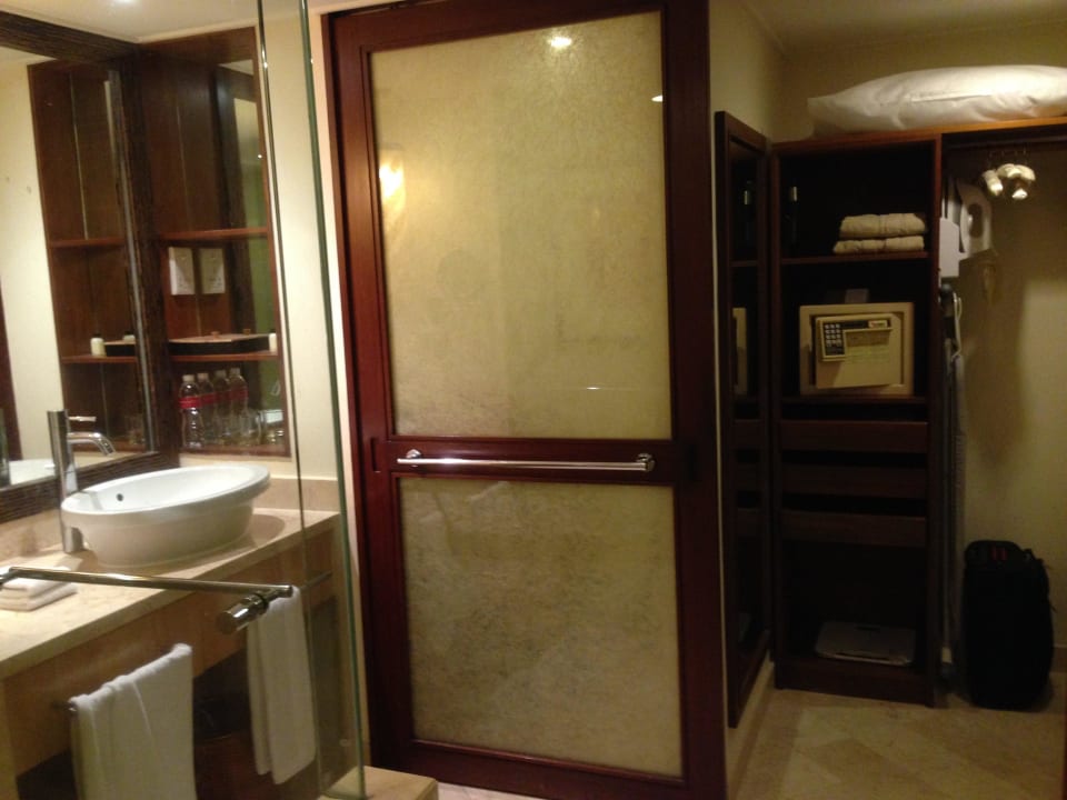 Badezimmer und Garderobe Grand Hyatt Bali