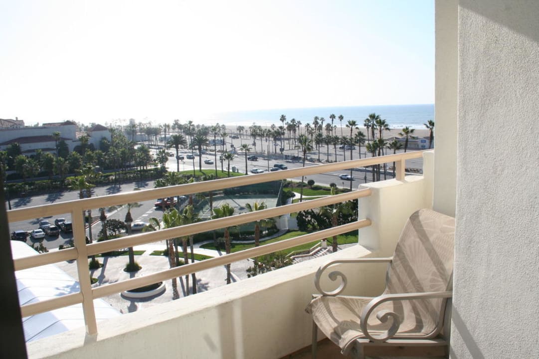 Balkon The Waterfront Beach Resort, a Hilton Hotel