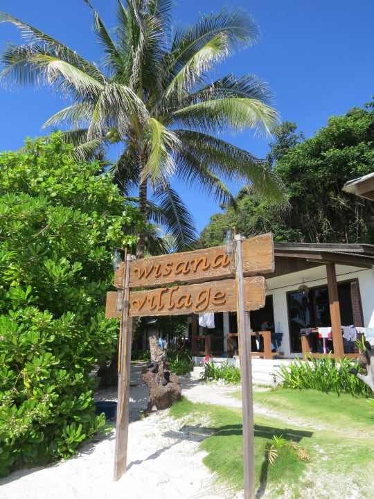 Weg zu den Zimmern Wisana Village