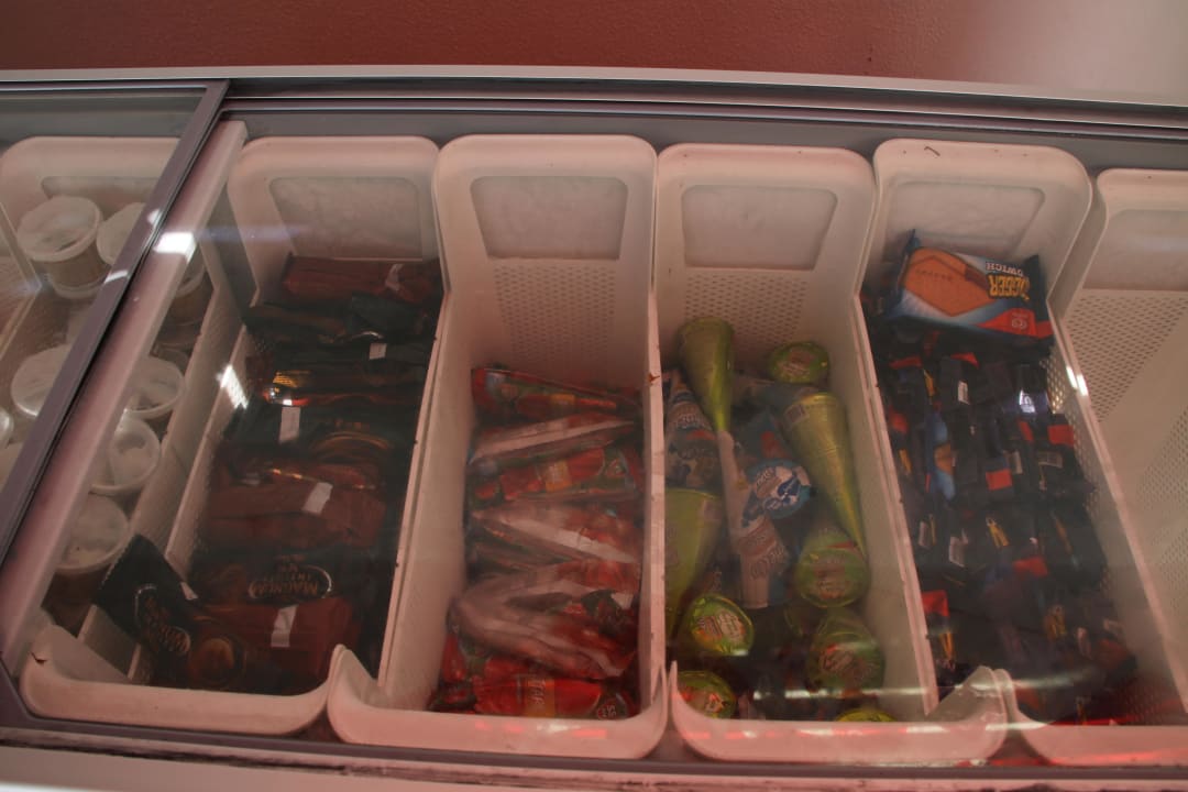 Eis im Pool Restaurant und am Strand Voyage Belek Golf & Spa