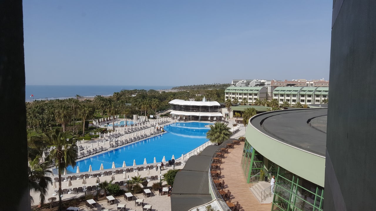 Blick auf den Pool von der 4.Etage VONRESORT Golden Coast